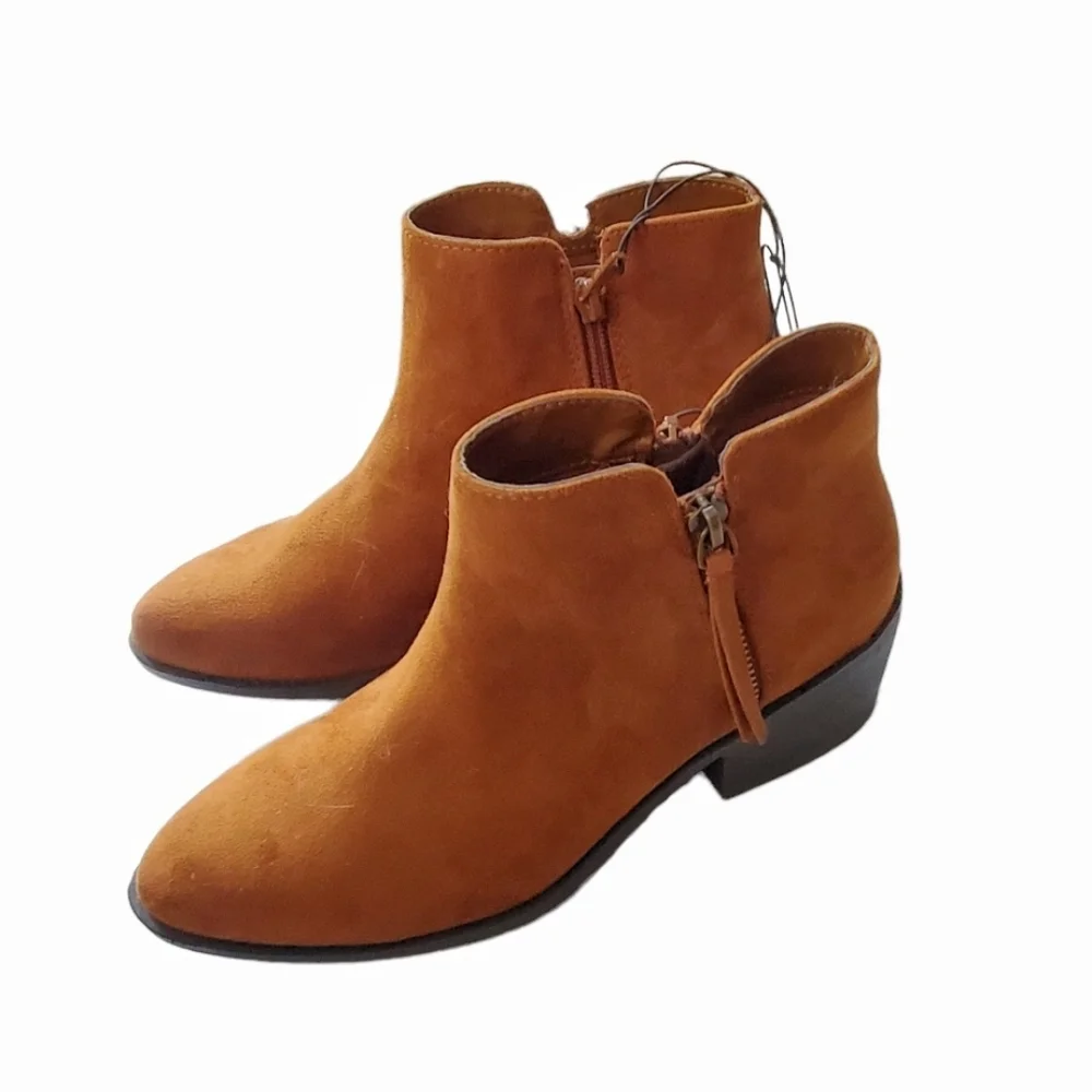Forever 21 Beautiful Carmel Brown Suede booties. Mild point toe. - Picture 3 of 6
